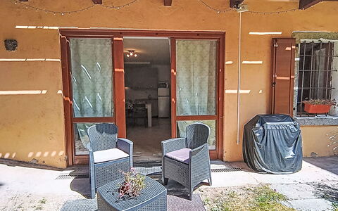 Stefani: Arbusto, Jardín, Barrio Residencial, Planta De La Comunidad, El Terreno Del Lote, Cobertura Del Suelo, Paisajismo, Patio Interior, Yarda