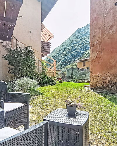 Stefani: Arbusto, Jardín, Barrio Residencial, Planta De La Comunidad, El Terreno Del Lote, Cobertura Del Suelo, Paisajismo, Patio Interior, Yarda