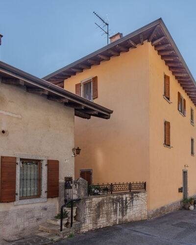 Stefani: Pared, Edificio, Ventana, Casa, Fachada, Barrio Residencial, Arquitectura, Puerta, Barrio, Casa