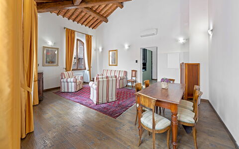 La Piazza Grand Vista Suite: Diseño De Interiores, Mueble, Piso, Techo, Suelo, Habitación, Encendiendo, Marco, Sala, Sofá