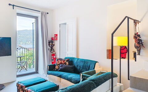 Emma: Mueble, Diseño De Interiores, Pared, Piso, Sofá, Habitación, Suelo, Casa, Departamento, Sala