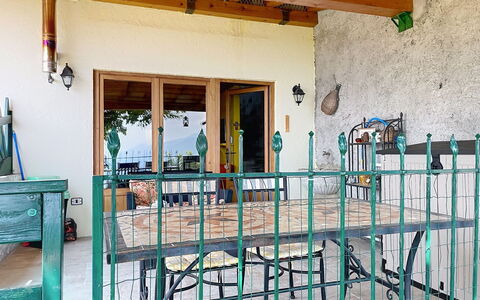 Baita Melissa: Hierro, Balcón, Metal, Porche, Balaustre, Manchas De Madera, Pretil, Cerca, Madera Dura, Mueble Para Exteriores