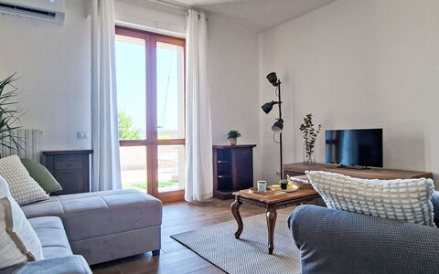 Le 3 Viste: Mueble, Diseño De Interiores, Piso, Suelo, Madera, Habitación, Sofá, Sala, Suelos De Madera, Encendiendo