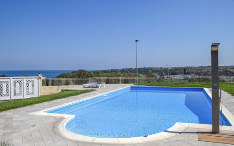 Villa Sara: Azul, Piscina, Material Compuesto, Recurso, Sombra, Loseta, Diseño, Fuente De Agua, Eco Hotel, Losa