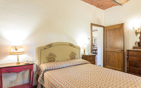 Antica Villa Merelli 12: Cama, Habitación, Sábana, Mueble, Lecho, Marco De La Cama, Diseño De Interiores, Habitación, Linos, Suelo