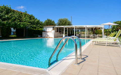 Casa Dafne: Piscina, Recurso, Material Compuesto, Sombra, Ocio, Mueble Para Exteriores, Eco Hotel, Hotel, Centro De Ocio, Sunlounger