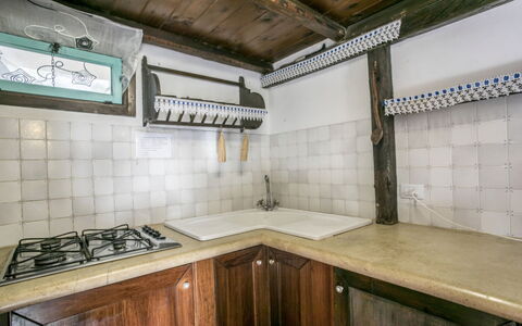 Casa Dafne: Cocina, Piso, Diseño De Interiores, Techo, Fregadero, Mostrador, Suelo, Electrodoméstico, Estufa De Cocina, Aparato De Cocina