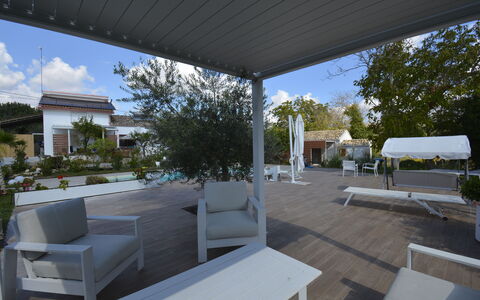 La Dimora di Diana: Mueble, Mueble Para Exteriores, Silla, Sombra, Estructura Al Aire Libre, Porche, Recurso, Patio, Eco Hotel, Pérgola