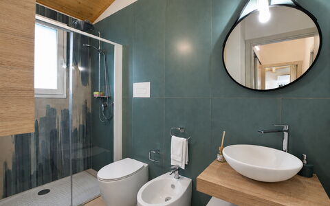 La Dimora di Diana: Baño, Arreglo De Tubería, Piso, Diseño De Interiores, Suelo, Lavabo Del Baño, Lavabo, Grifo, Plomería, Encendiendo