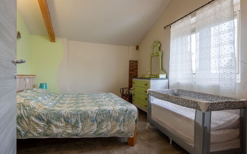 Noah: Mueble, Diseño De Interiores, Cama, Habitación, Pared, Suelo, Madera, Techo, Piso, Lecho