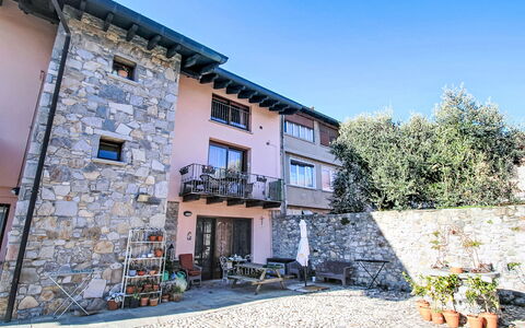 Annika: Departamento, Condominio, Balcón