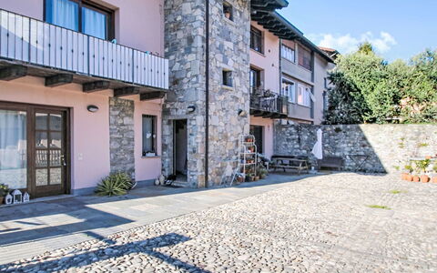 Annika: Departamento, Condominio, Balcón