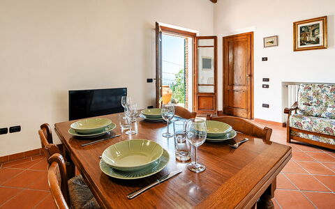 La Casina: Mueble, Diseño De Interiores, Madera, Piso, Mesa, Habitación, Casa, Comedor, Suelo, Cocina Y Comedor Mesa