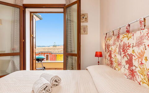 Vacanze Levante: Pared, Madera, Habitación, Diseño De Interiores, Casa, Cama, Sábana, Lecho, Linos, Suelo