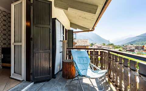 Ilda: Balcón, Departamento, Cordillera, Silla, Sombra, Mueble Para Exteriores, Cresta, Pueblo De Montaña, Eco Hotel, Ático