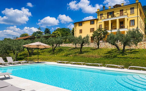 Villa Santa Chiara: Piscina, Inmuebles, Villa, Eco Hotel, Recurso, Mueble Para Exteriores, Casa De Campo, Hacienda, Paisajismo, Hotel