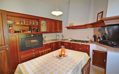 Villa Santa Chiara: Cocina, Mueble, Gabinetes, Diseño De Interiores, Aparato De Cocina, Madera, Mostrador, Piso, Electrodoméstico, Habitación