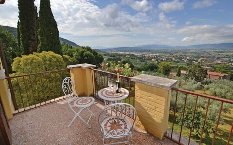 Villa Santa Chiara: Balcón, Silla, Planta De Casa, Cerca, Villa, Eco Hotel, Hacienda, Maceta