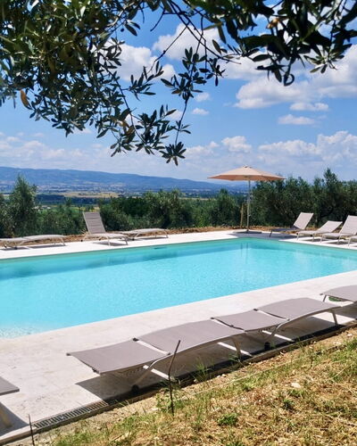Villa Santa Chiara: Piscina, Recurso, Mueble Para Exteriores, Eco Hotel, Inmuebles, Sunlounger, Hacienda, Sombra, Villa, Paisajismo