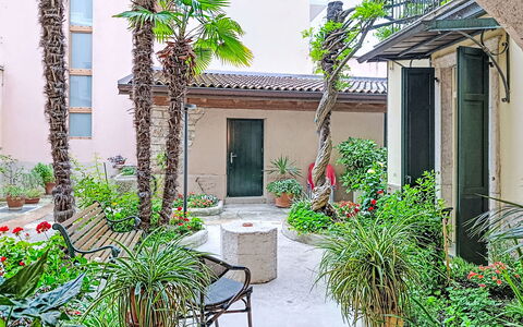 Le Falesie: Maceta, Arbusto, Jardín, Planta De Casa, Hacienda, Patio, Paisajismo, Yarda, Sombra