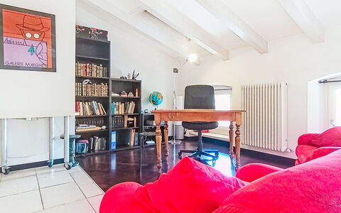 Le Falesie: Mueble, Diseño De Interiores, Piso, Pared, Suelo, Techo, Habitación, Sofá, Sala, Encendiendo