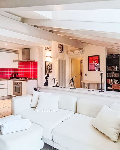 Le Falesie: Mueble, Diseño De Interiores, Sofá, Piso, Techo, Suelo, Sala, Departamento, Habitación, Casa