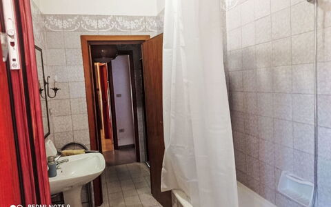 La Terrazza di Colle Marino: Suelo, Piso, Lavabo Del Baño, Arreglo De Tubería, Baño, Lavabo, Plomería, Grifo, Habitación, Baño