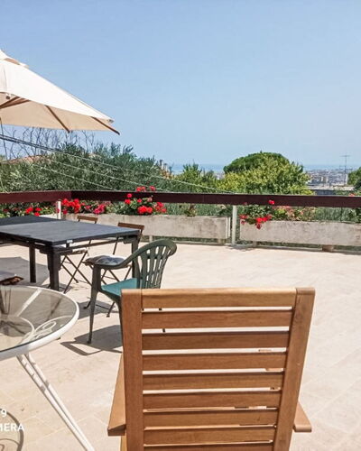 La Terrazza di Colle Marino: Mueble Para Exteriores, Mueble, Mesa Al Aire Libre, Sombra, Maceta, Losa, Jardín, Silla, Paisajismo, Planta De Casa