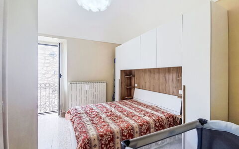 La Terrazza di Caramanico: Mueble, Cama, Habitación, Diseño De Interiores, Sábana, Lecho, Piso, Suelo, Madera, Linos