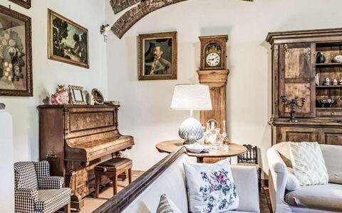 Il Pozzo dei Desideri: Mueble, Diseño De Interiores, Madera, Piso, Sala, Habitación, Marco, Mesa, Suelo, Encendiendo