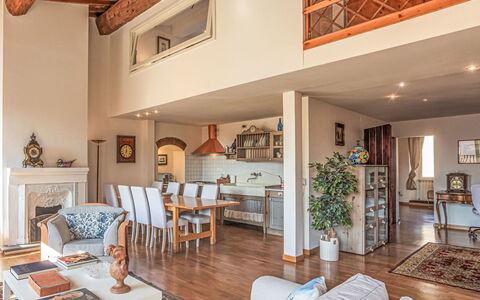 Bellavista: Mueble, Diseño De Interiores, Sofá, Piso, Madera, Suelo, Sala, Habitación, Techo, Silla