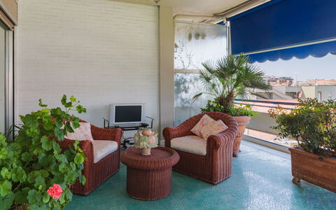 Appartamento la Terrazza di Anna: Maceta, Mueble, Planta De Casa, Sombra, Mueble Para Exteriores, Silla, Balcón, Eco Hotel, Patio