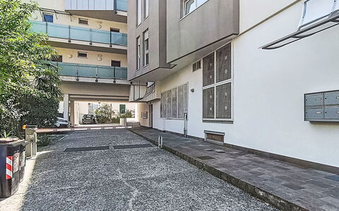 Gigi: Departamento, Diseño Urbano, Material Compuesto, Condominio, Hormigón, Pasarela, Patio, Entrada De Coches, Balcón, La Luz Del Día