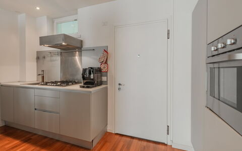 Caminito: Aparato De Cocina, Cocina, Piso, Electrodoméstico, Diseño De Interiores, Pared, Mostrador, Madera, Gabinetes, Suelo