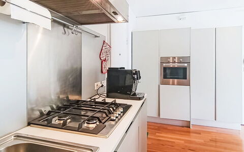 Gigi: Aparato De Cocina, Cocina, Mostrador, Electrodoméstico, Estufa De Cocina, Piso, Electrodoméstico, Diseño De Interiores, Madera, Estufa
