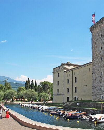 Caminito: Agua, Corriente De Agua, Camino Acuático, Canal, Banco, Lago, Atracción Turística, Canal, Castillo, Barco
