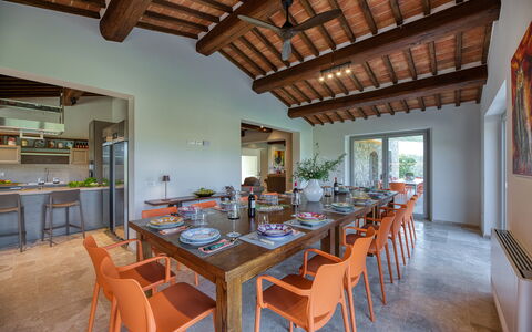 La Calcinaia Country House, Bucine: Mueble, Diseño De Interiores, Madera, Mesa, Techo, Piso, Silla, Cocina Y Comedor Mesa, Casa, Comedor