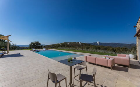La Calcinaia Country House, Bucine: Material Compuesto, Mueble Para Exteriores, Losa, Hormigón, Piscina, Paisajismo, Sombra, Loseta, Diseño, Patio