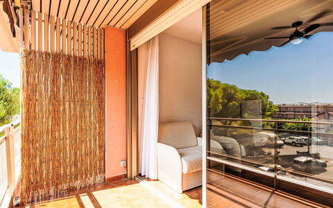Il Nido: Madera, Diseño De Interiores, Balcón, Manchas De Madera, Sombra, Silla, Vaso, Eco Hotel, Madera Dura, Cubiertas De Ventanas