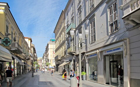 Il Nido: Tiempo De Día, Edificio, Superficie De La Carretera, Ventana, Área Urbana, Ciudad, By, Calle, La Carretera