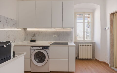 Casa Vacanze al Teatro: Piso, Electrodoméstico, Suelo, Diseño De Interiores, Lavadora, Aparato De Cocina, Cocina, Mostrador, Electrodoméstico, Techo
