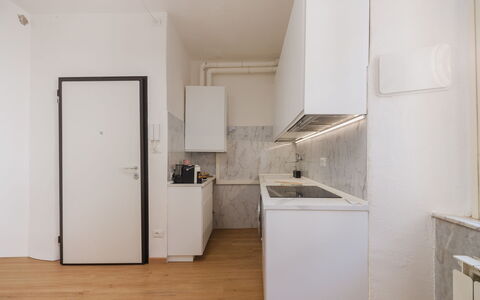 Casa Vacanze al Teatro: Piso, Suelo, Departamento, Techo, Suelos De Madera, Mostrador, Cocina, Gabinetes, Suelo Laminado
