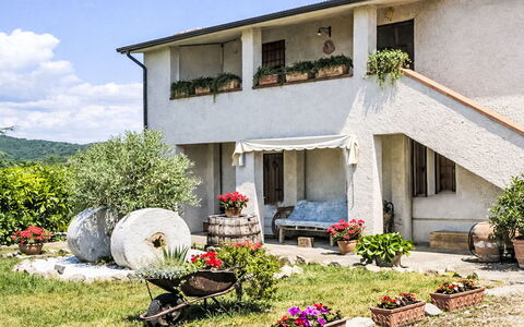 Il Mulinetto: Arbusto, Casa, Casa, Jardín, Cabaña, Puerta, Maceta, Paisajismo, Yarda