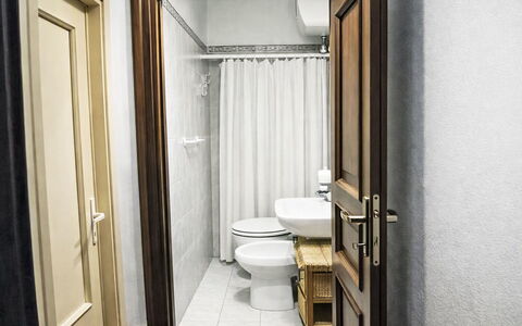 Il Mulinetto: Asiento Del Baño, Suelo, Baño, Piso, Diseño De Interiores, Puerta, Arreglo De Tubería, Baño, Plomería, Loseta