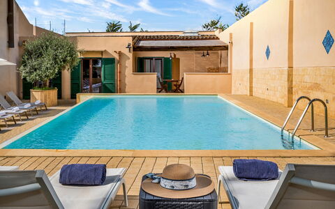 Casale Domè 14+2: Piscina, Recurso, Material Compuesto, Eco Hotel, Sombra, Mueble Para Exteriores, Hotel, Paraguas, Silla, Villa