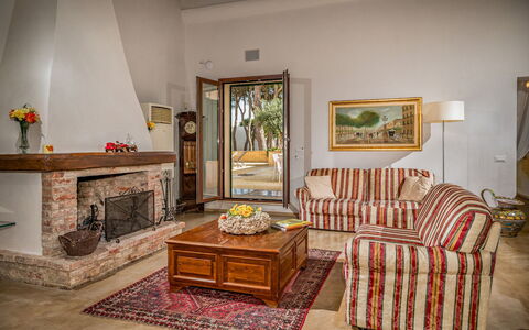 Casale Domè 14+2: Mueble, Diseño De Interiores, Sofá, Piso, Madera, Sala, Suelo, Habitación, Techo, Mesa