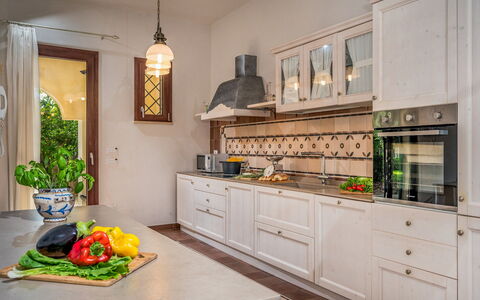 Casale Domè 14+2: Cocina, Mostrador, Diseño De Interiores, Mueble, Gabinetes, Aparato De Cocina, Piso, Madera, Electrodoméstico, Estufa De Cocina