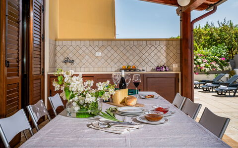 Villa delle Sirene 6: Mueble, Diseño De Interiores, Madera, Mesa, Silla, Cocina Y Comedor Mesa, Piso, Suelo, Casa, Comedor