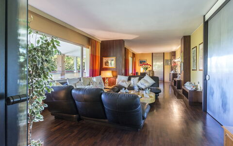 Villa Michelangelo 14: Piso, Diseño De Interiores, Mueble, Sofá, Suelo, Techo, Departamento, Casa, Sala