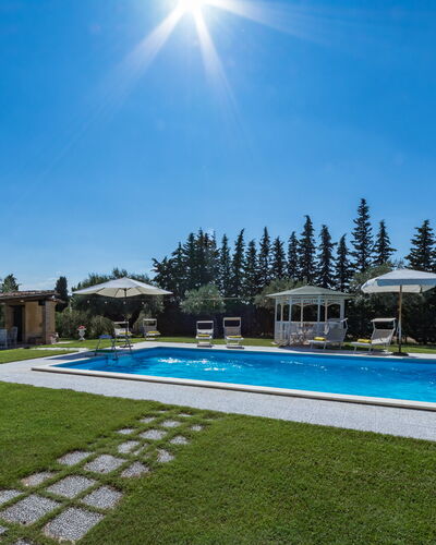 Il Podere di Fi 8: Piscina, Recurso, Jardín, Mueble Para Exteriores, Paisajismo, Césped, Inmuebles, Ocio, Eco Hotel, Sombra